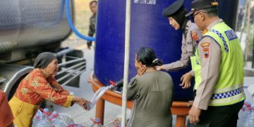 Kekeringan Meluas, Polres Kudus Bantu 21 Ribu Liter Air ke Glagahwaru