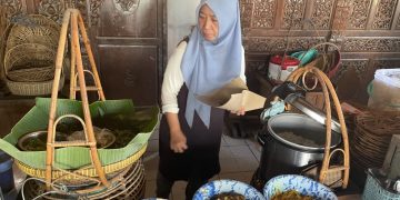 Kisah Inspiratif Pensiunan di Pati: Coba Jual Nasi Pecel, Kini Laku 150an Porsi Sehari