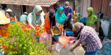 Nestapa Desa Terluar Pati: 3 Pekan Kekeringan, Warga Kletek Cari Air Sejauh 1 Km