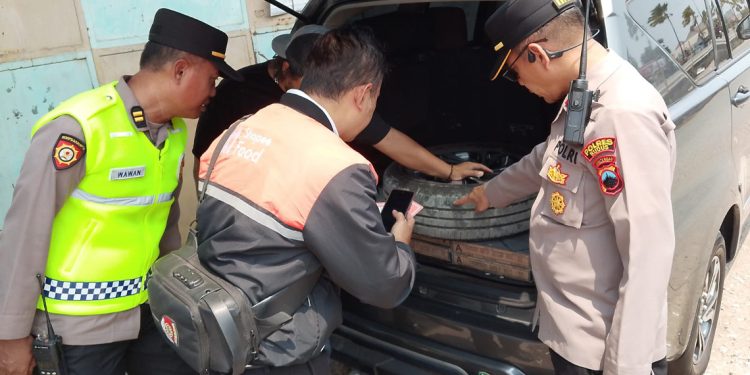Ambil Uang dari Bank, Mobil Warga Kudus Dibobol Maling dengan Modus Ban Kempis