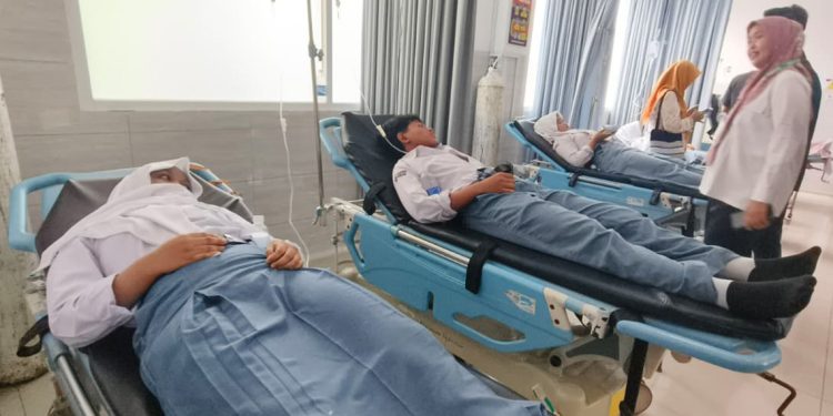 271 Siswa MAN 2 Rembang Diduga Keracunan MBG, 26 Dilarikan ke Puskesmas