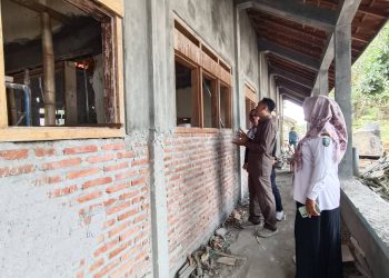 Usai Kusen Keropos, DPRD Rembang Temukan Dinding Rapuh di SDN 1 Sumberjo