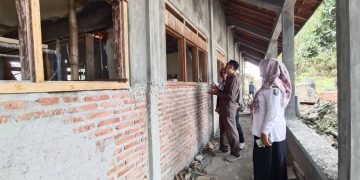 Usai Kusen Keropos, DPRD Rembang Temukan Dinding Rapuh di SDN 1 Sumberjo