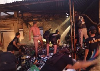Kebakaran di Loram Wetan Kudus: Gudang Kertas Ludes, 3 Rumah dan Truk Ikut Hangus