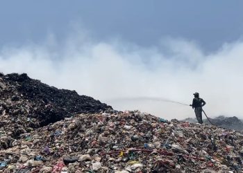 Sehari Berlalu, Kebakaran di TPS Plosojenar Pati Belum Padam